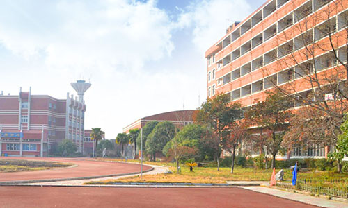 膠南市成人中等專業學校