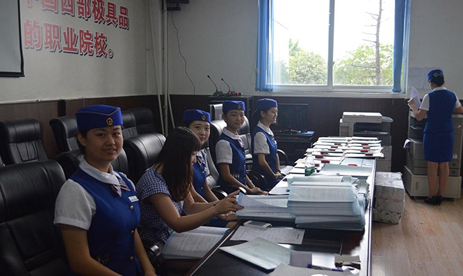 “和諧號”高鐵、動車乘務專業